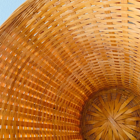 Handwoven light basket with red vertical striped pieces - Picture 9 of 9